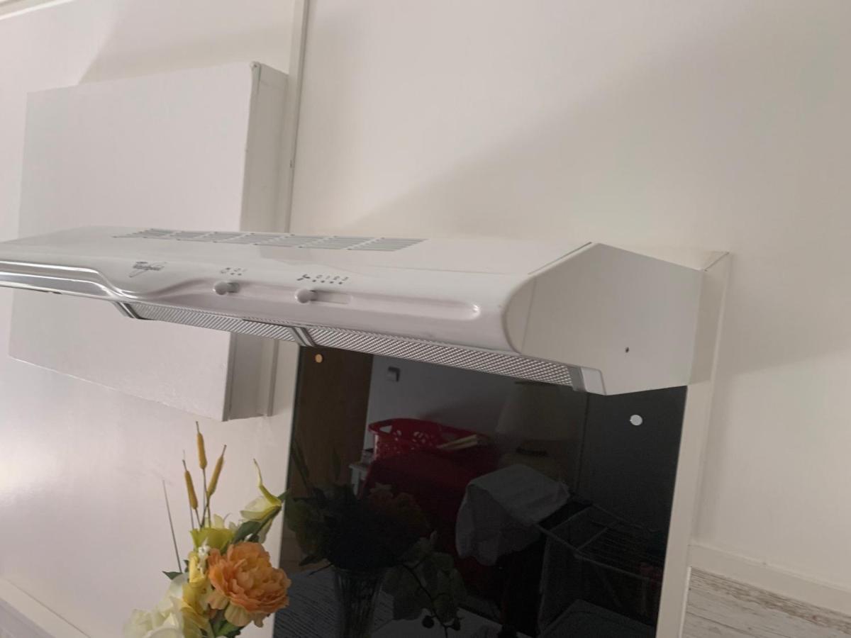 Joli Studio Tout Confort Avec Toutes Commodites Vaulx-en-Velin Buitenkant foto