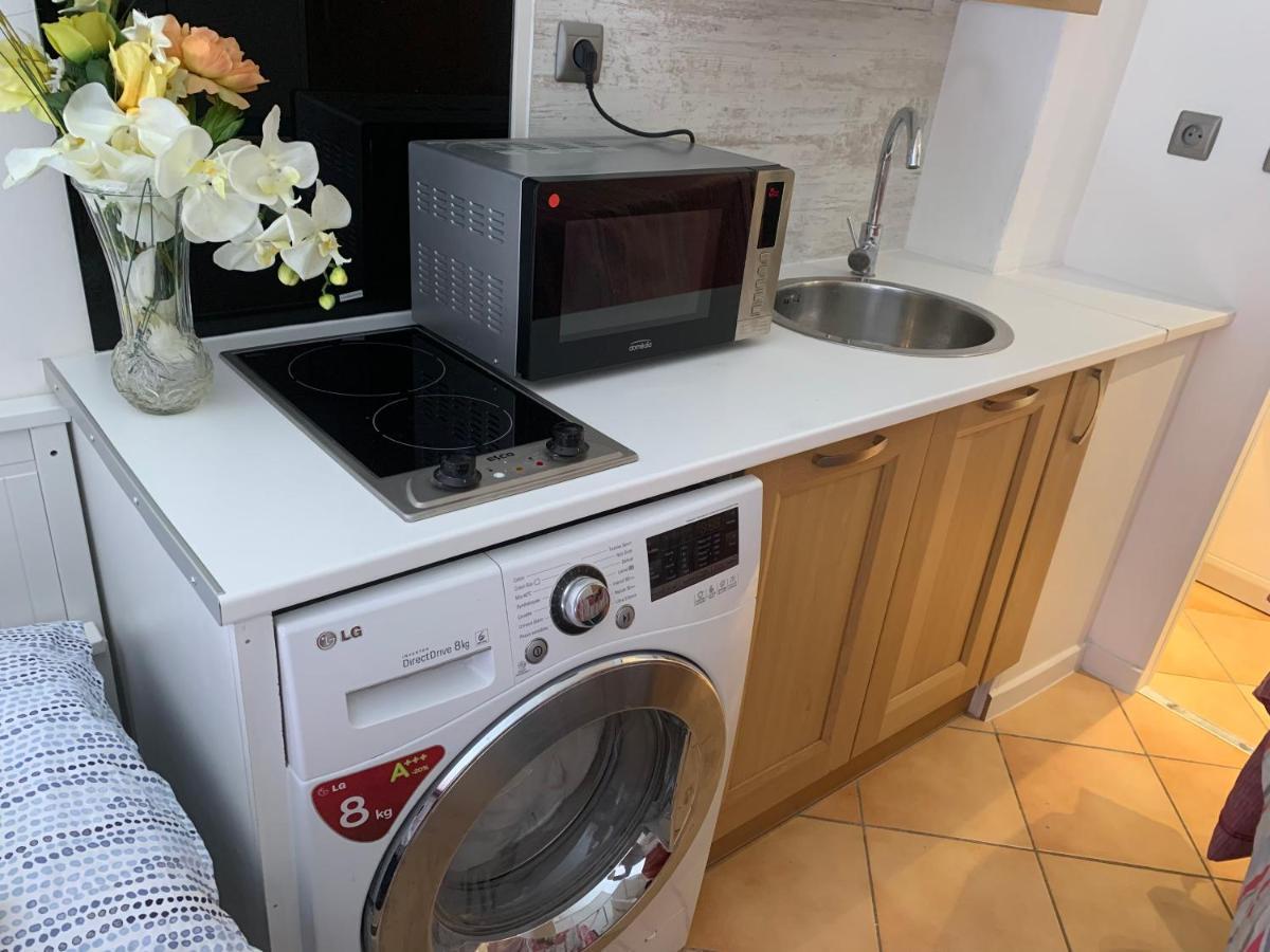 Joli Studio Tout Confort Avec Toutes Commodites Vaulx-en-Velin Buitenkant foto