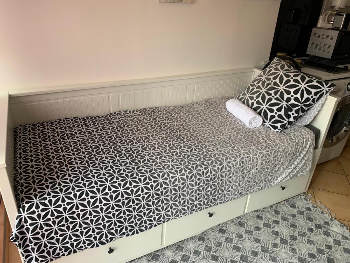 Joli Studio Tout Confort Avec Toutes Commodites Vaulx-en-Velin Buitenkant foto