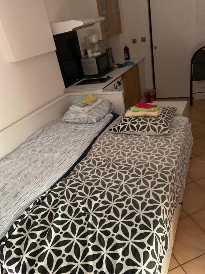 Joli Studio Tout Confort Avec Toutes Commodites Vaulx-en-Velin Buitenkant foto